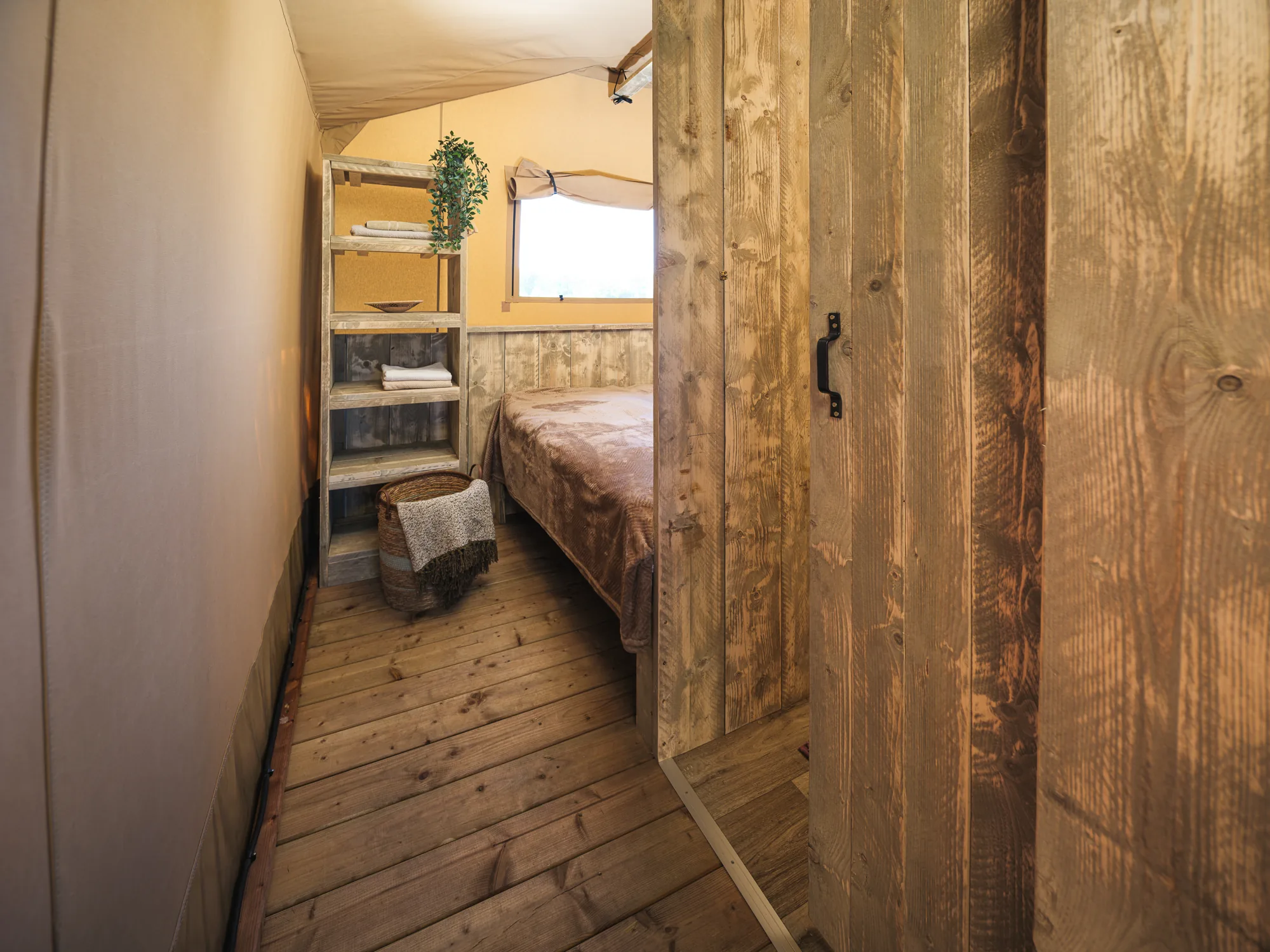 Wood Lodge Cozy: pasillo hacia la recámara