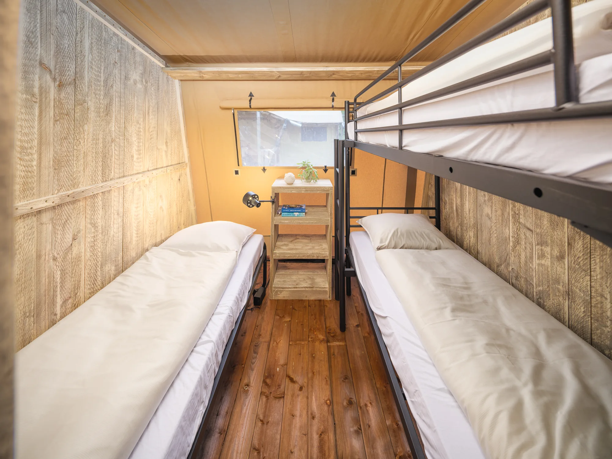Nature Lodge: cuarto con litera y camas individuales