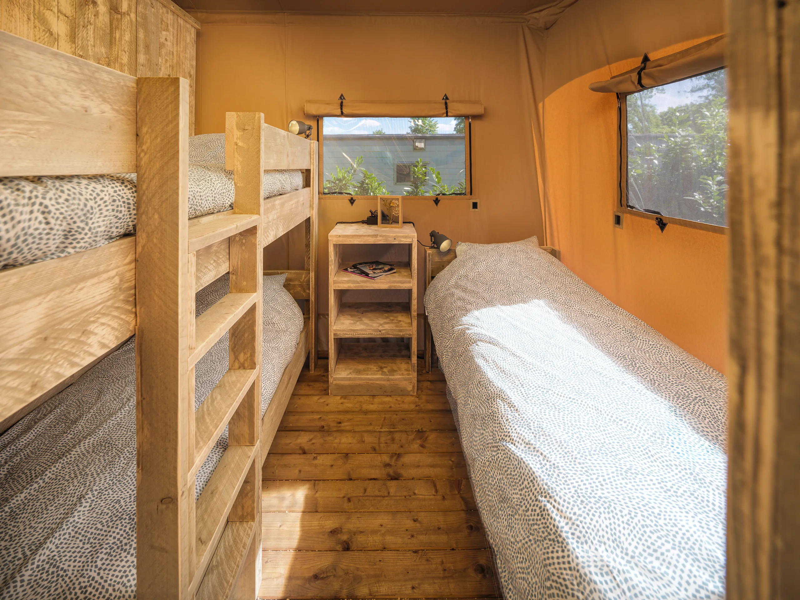 Luxury Suite: cuarto con literas y cama individual