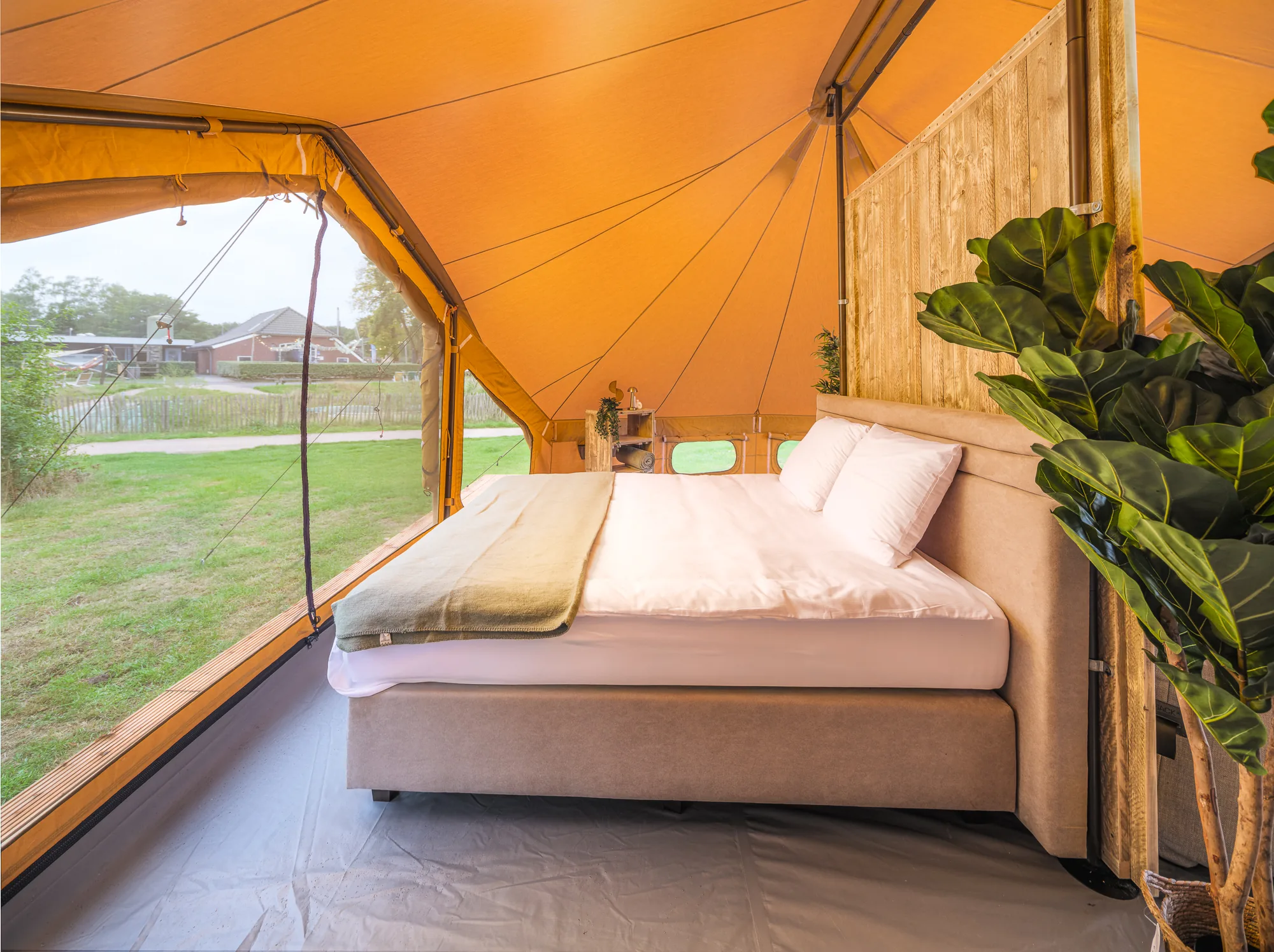 Billy-Joe Double Bell: cama matrimonial con vista al exterior