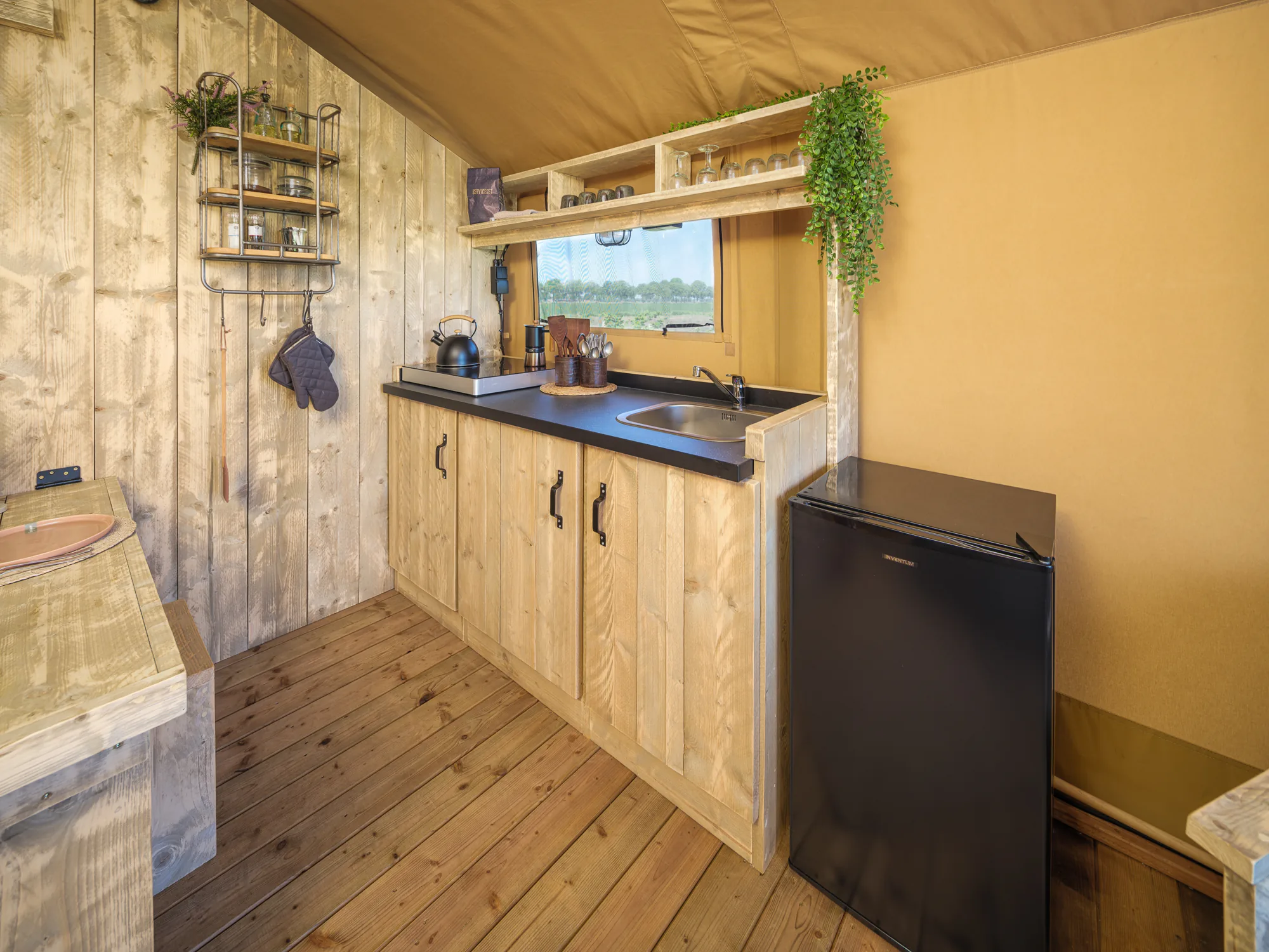 Wood Lodge Cozy: cocineta de madera con frigobar