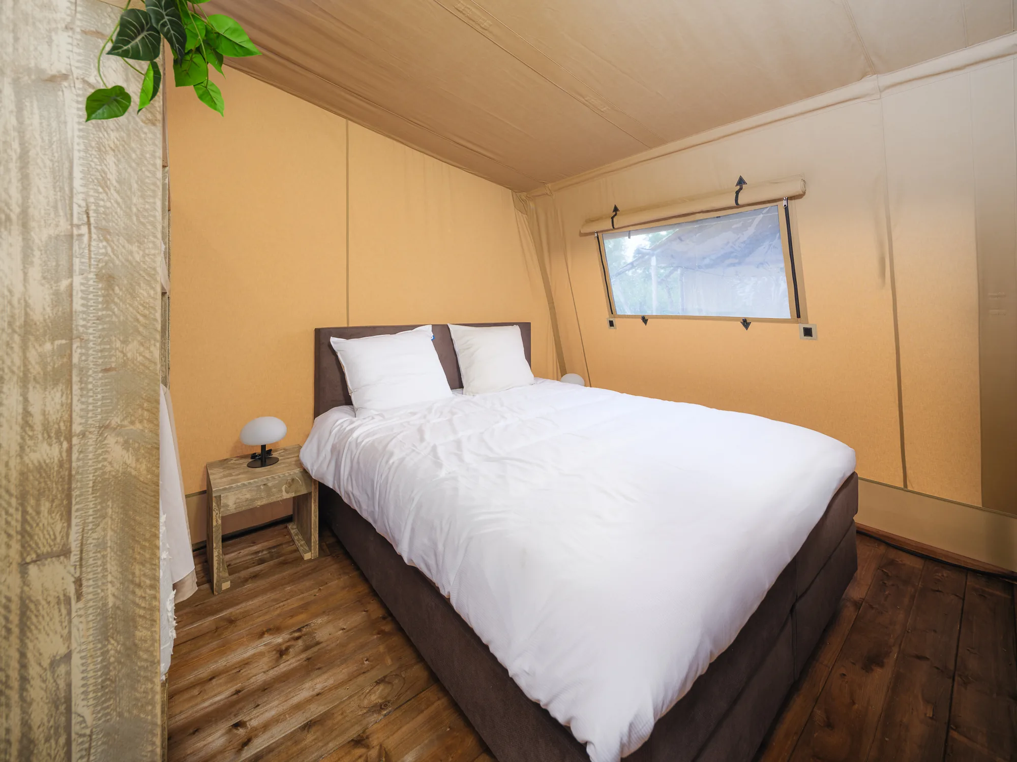Nature Lodge: recámara con cama matrimonial