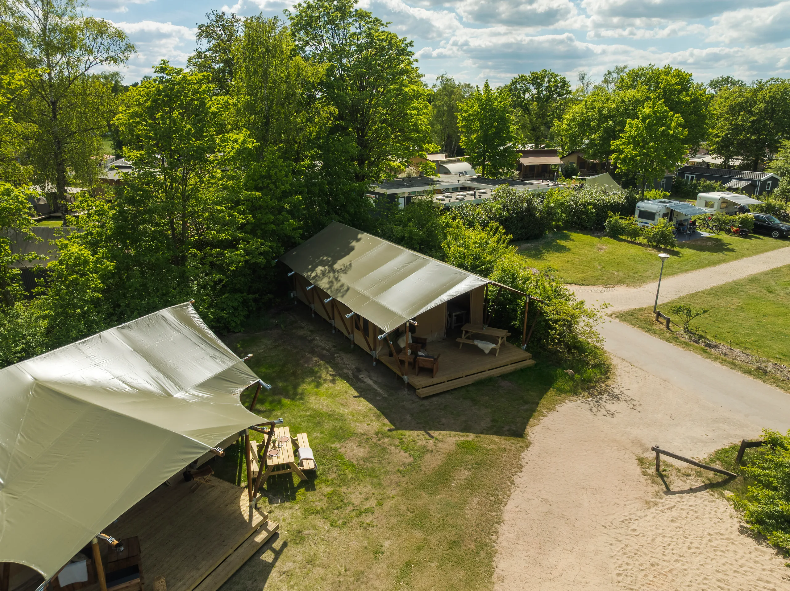 Wood Lodge: vista aérea del conjunto entre caminos y árboles