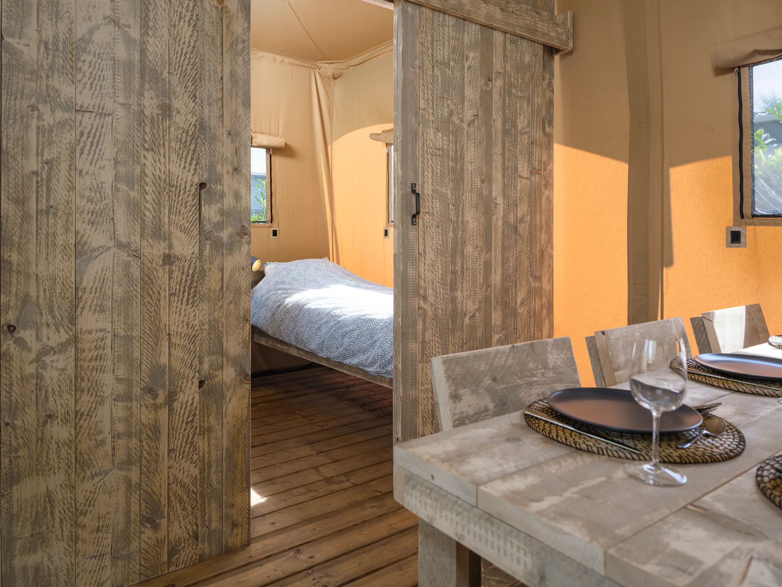 Luxury Suite: comedor con la recámara al fondo